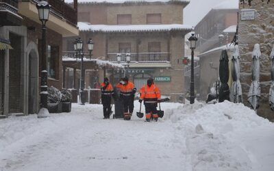 Continua la limpieza de las calles de Manzanares El Real tras Filomena