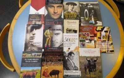 La Asociación Cultural Taurina Sierra del Guadarrama dona un fondo bibliográfico a la Biblioteca de Guadarrama