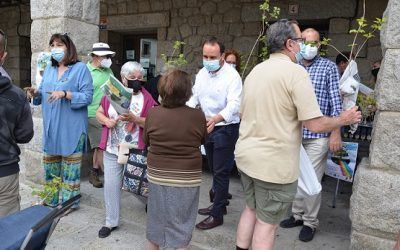 Reparto de árboles en Guadarrama por el Día Mundial del Medioambiente