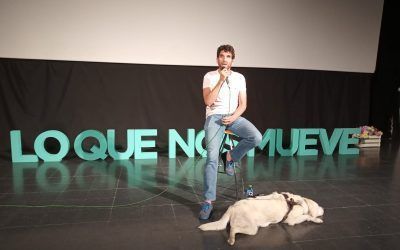 El triatleta invidente Jota García Serrano comparte con los jovenes de Guadarrama su ejemplo se superación