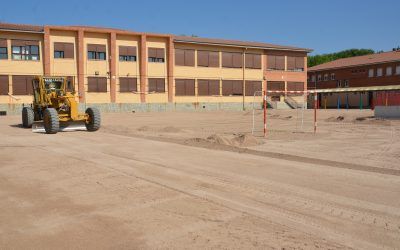 EL AYUNTAMIENTO DE GUADARRAMA INICIA LA ADECUACIÓN DEL PATIO Y EL CAMPO DE FÚTBOL DEL COLEGIO VILLA DE GUADARRAMA